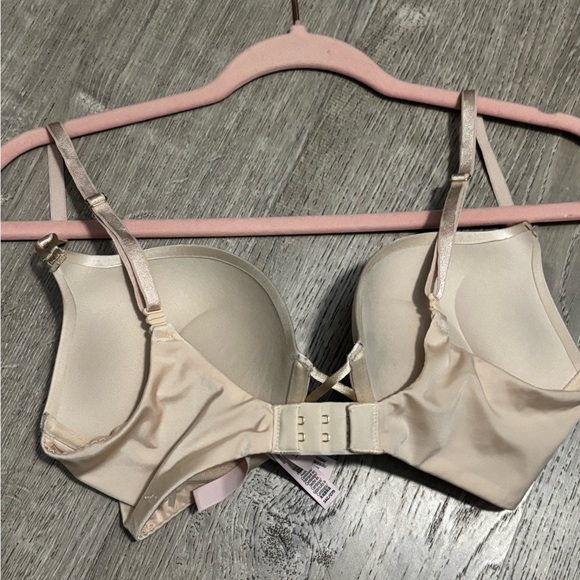 Victoria's Secret Tan Push-Up Bra - Picture 5 of 6